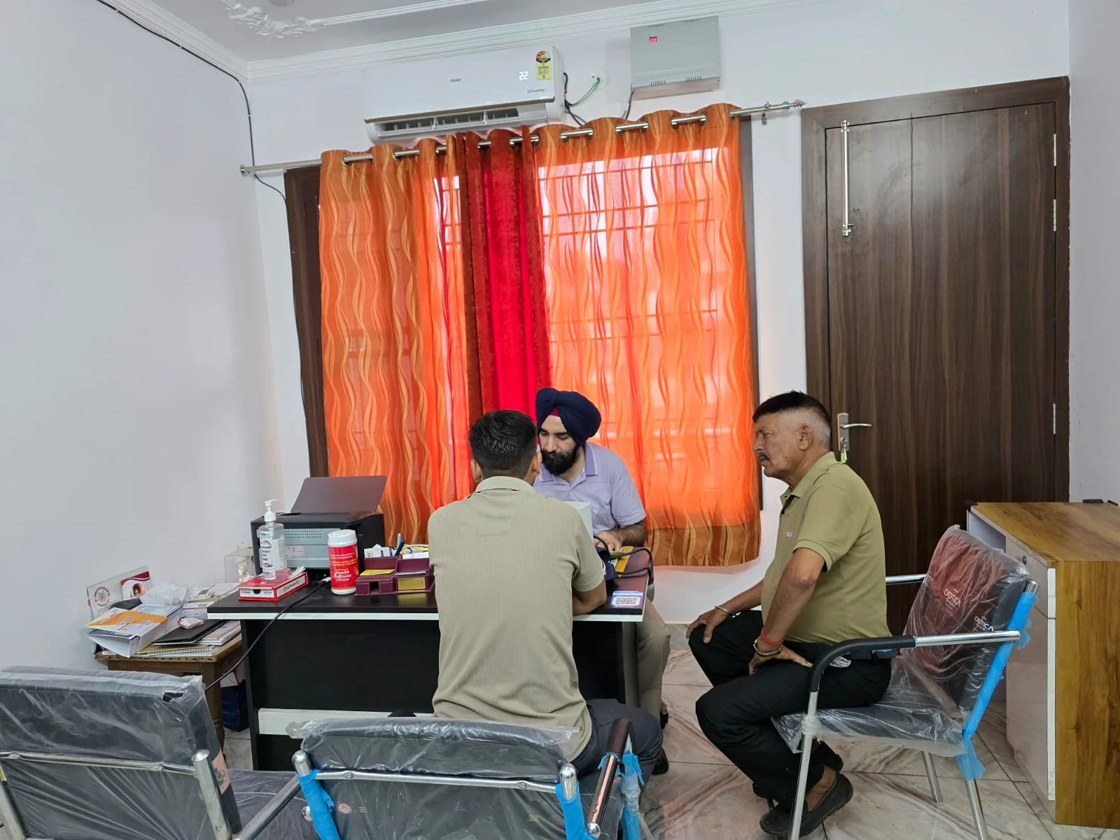 Dr. Ametashver Singh consulting patients at Kidney Care Clinic Gandhi Nagar